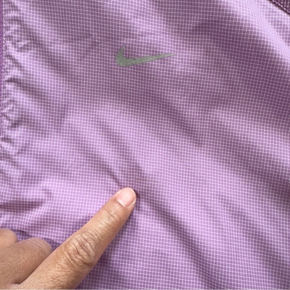 Nike Women’s Windbreaker Running Jacket Hooded Full Zip Lightweight in Purple L - Picture 14 of 14